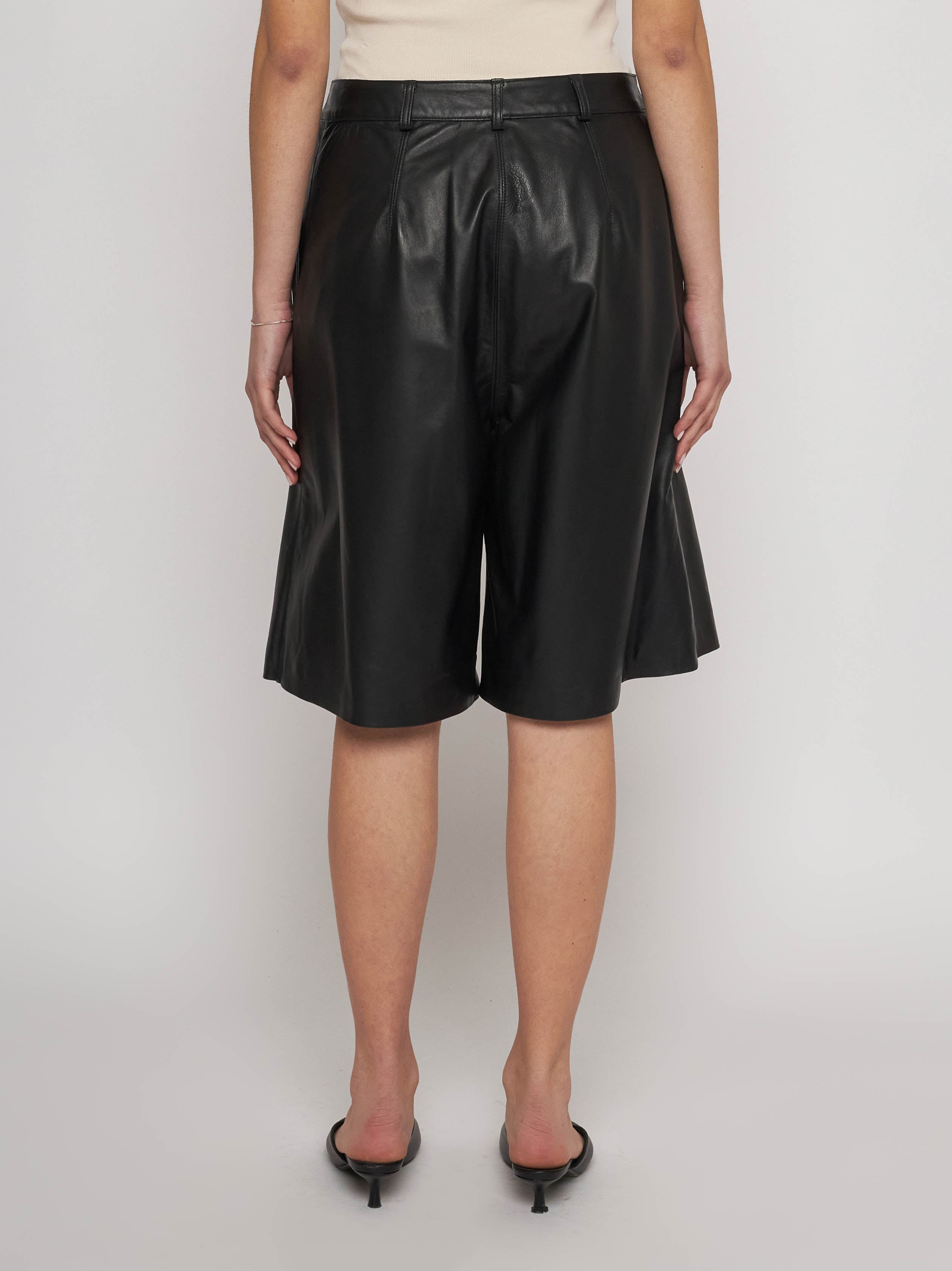 Bermuda in nappa classic .33BR23-10101