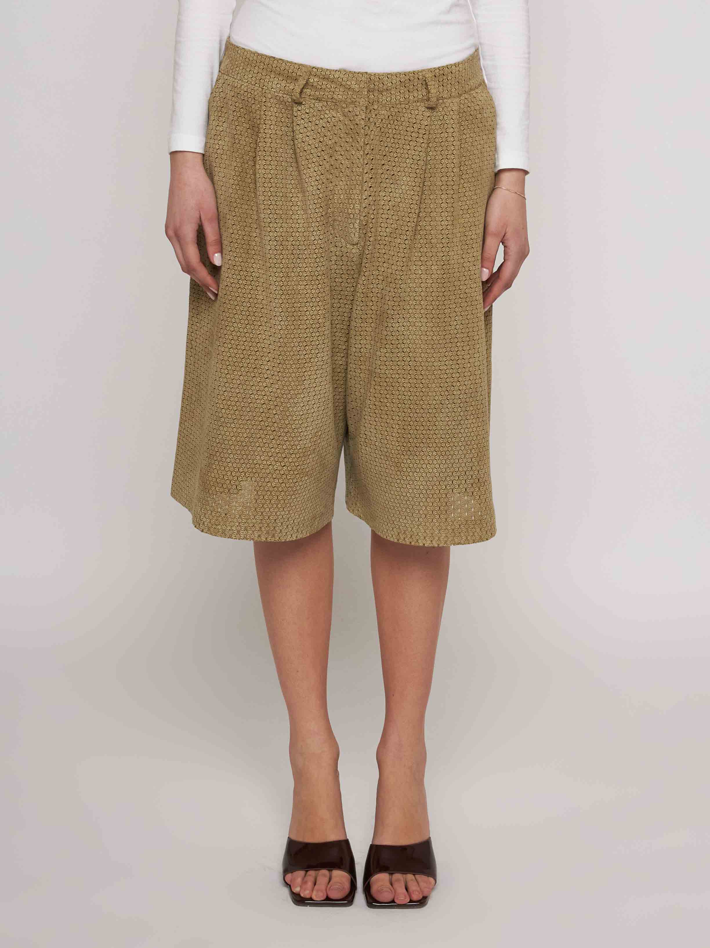 Bermuda in morbido camoscio laserato 33BR23-10201/12