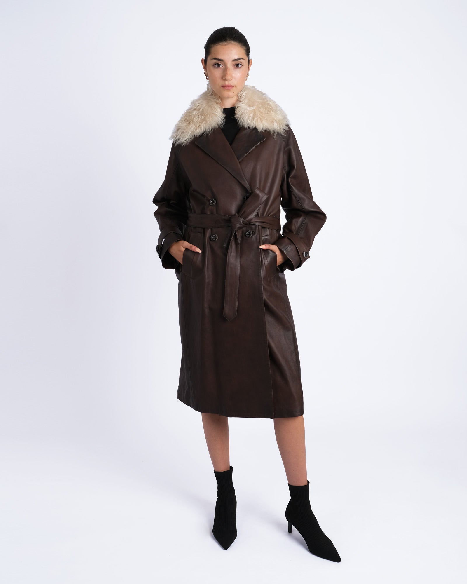 Double breasted nappa coat with shearling collar