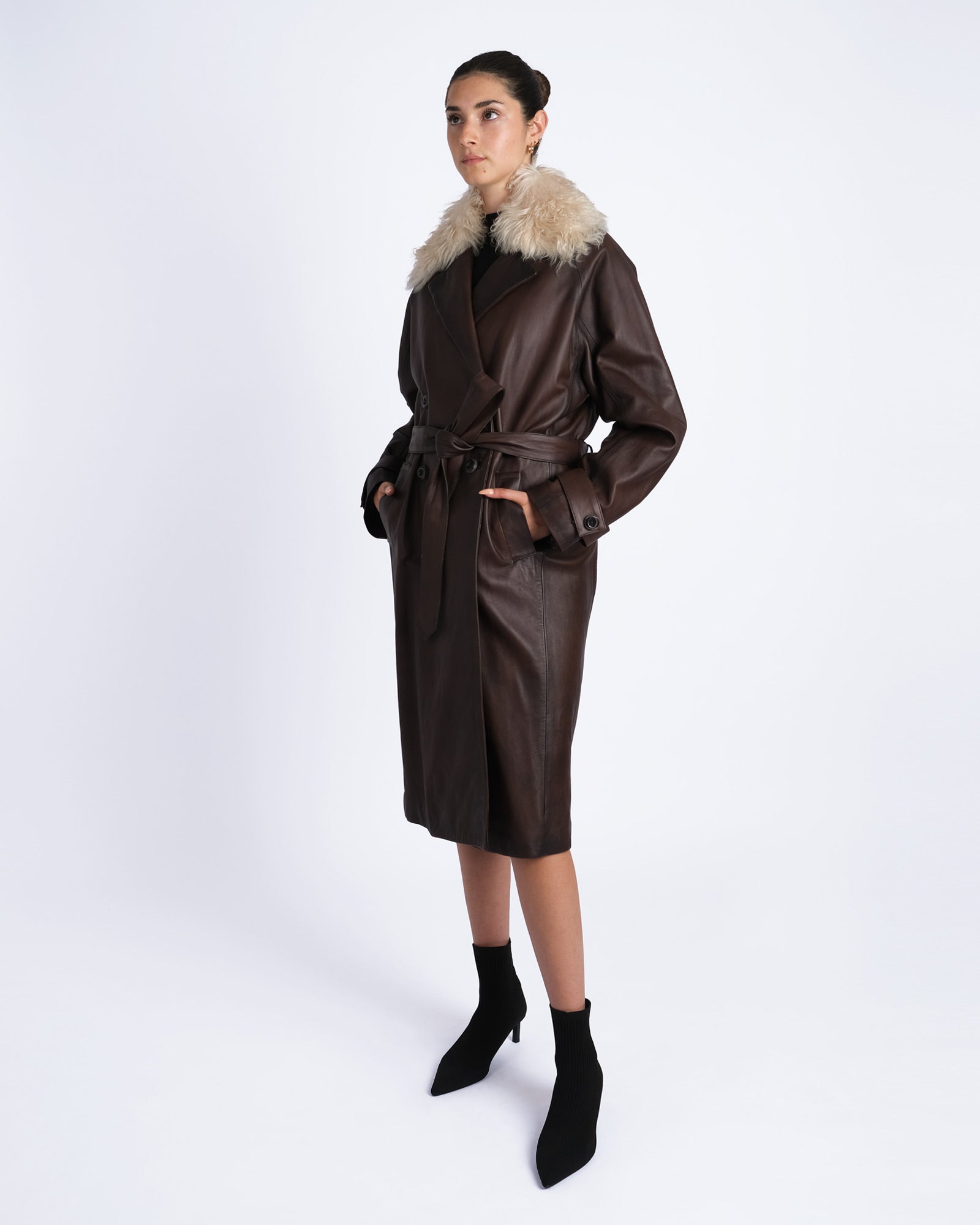 Double breasted nappa coat with shearling collar