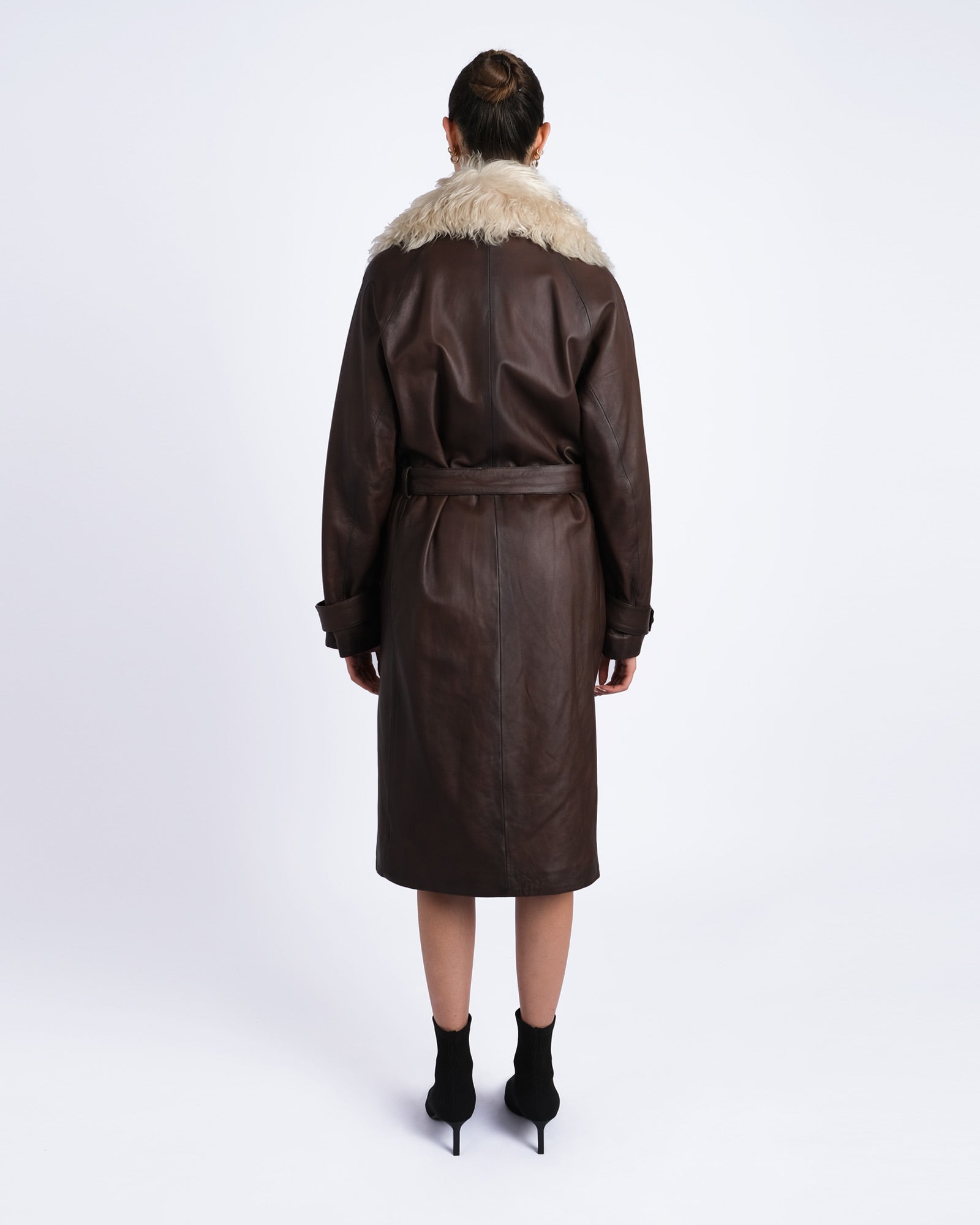 Double breasted nappa coat with shearling collar